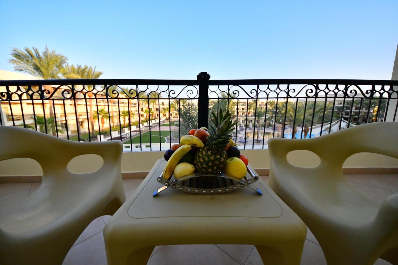 Xperience Kiroseiz Aquapark Premier-Naama Bay Hotel Sharm El Sheikk Exterior foto A balcony at a hotel